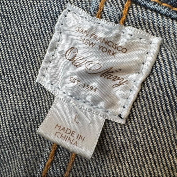 Old Navy Blue Jean Jacket Fitted Tailored Style with Distressing Sz Large - Picture 9 of 11